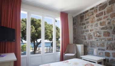 Chambre d'hôtel vue mer Var